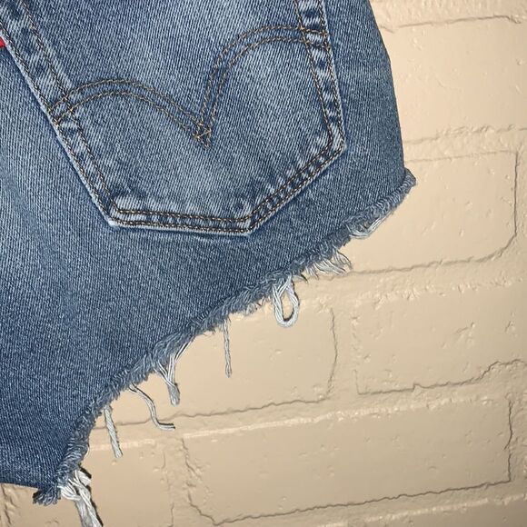 Levi’s Distressed Frayed Cut Off Shorts - Picture 10 of 13